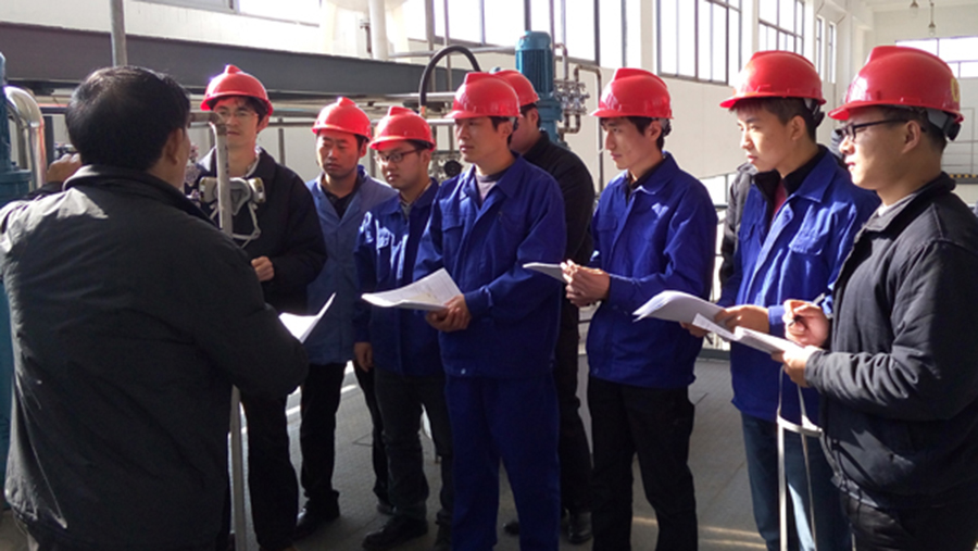 研究所、原料藥生產(chǎn)車間開展安全和操作規(guī)程現(xiàn)場培訓(xùn)